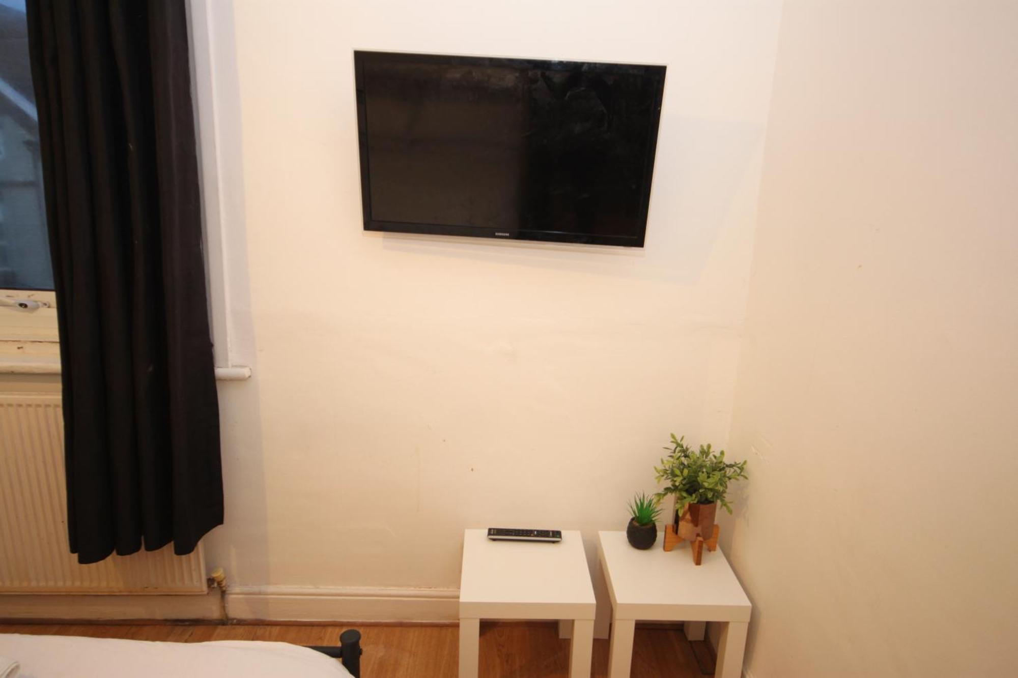 Barton Seaview, Self Catering Studio Apartments, Promenade & Central Beach Location, Families, Couples Or 23 Years Plus Only, Free Parking ブラックプール 部屋 写真