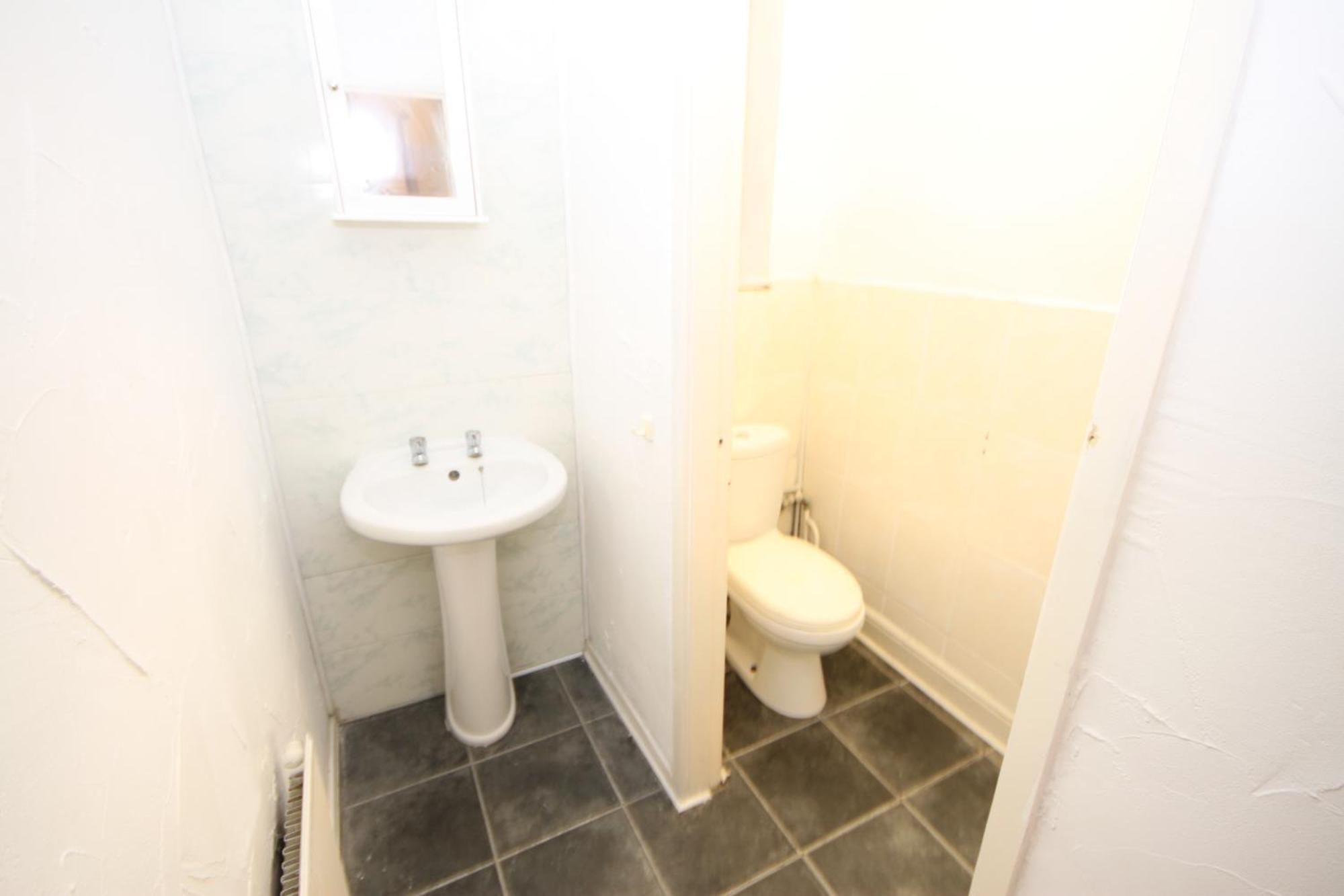 Barton Seaview, Self Catering Studio Apartments, Promenade & Central Beach Location, Families, Couples Or 23 Years Plus Only, Free Parking ブラックプール 部屋 写真