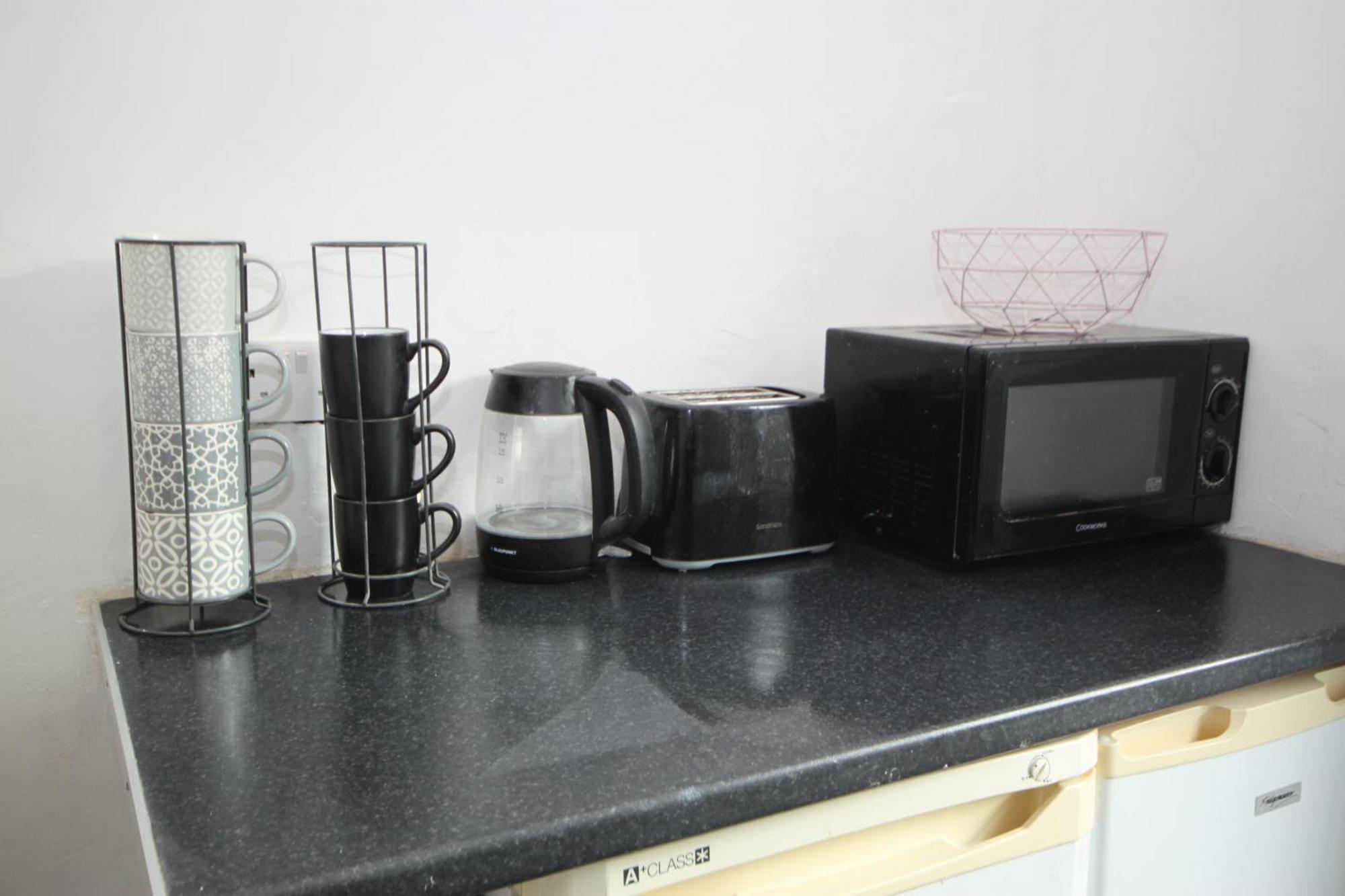 Barton Seaview, Self Catering Studio Apartments, Promenade & Central Beach Location, Families, Couples Or 23 Years Plus Only, Free Parking ブラックプール エクステリア 写真