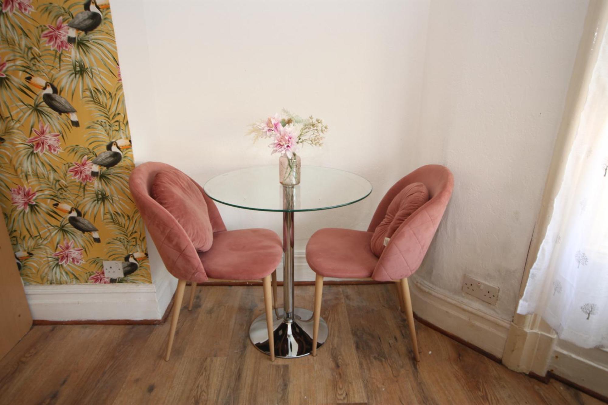Barton Seaview, Self Catering Studio Apartments, Promenade & Central Beach Location, Families, Couples Or 23 Years Plus Only, Free Parking ブラックプール エクステリア 写真