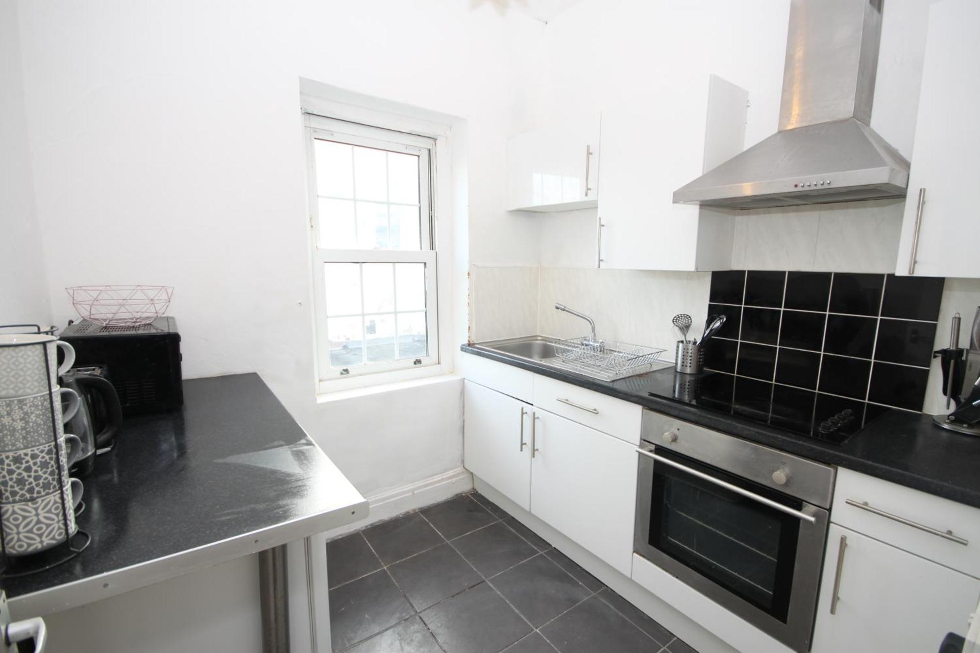 Barton Seaview, Self Catering Studio Apartments, Promenade & Central Beach Location, Families, Couples Or 23 Years Plus Only, Free Parking ブラックプール エクステリア 写真