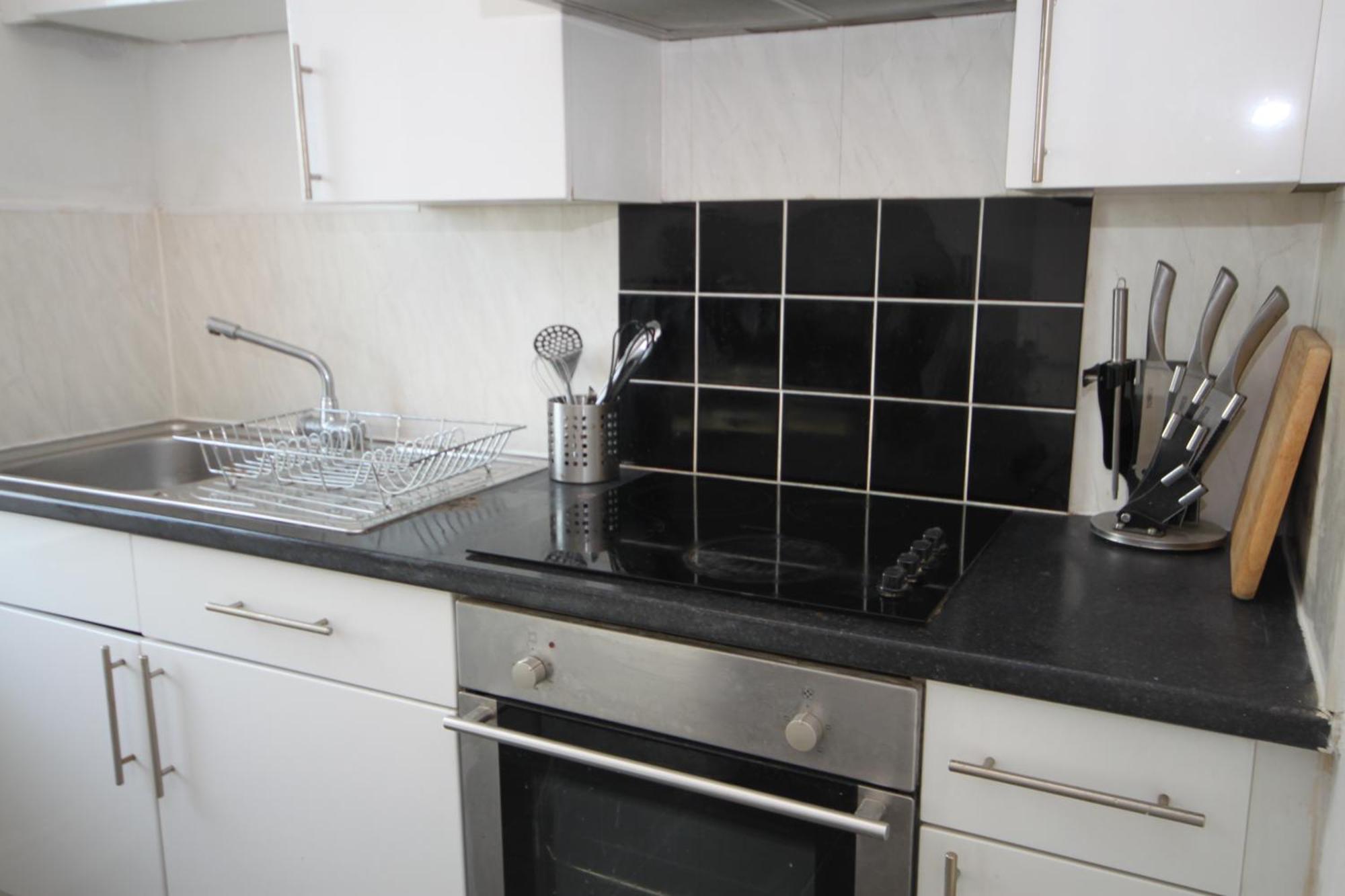 Barton Seaview, Self Catering Studio Apartments, Promenade & Central Beach Location, Families, Couples Or 23 Years Plus Only, Free Parking ブラックプール エクステリア 写真